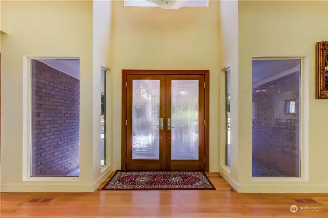 Two story entryway with soaring ceilings
