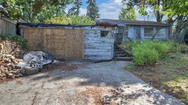 Garage is detached and available to view upon mutual offer.