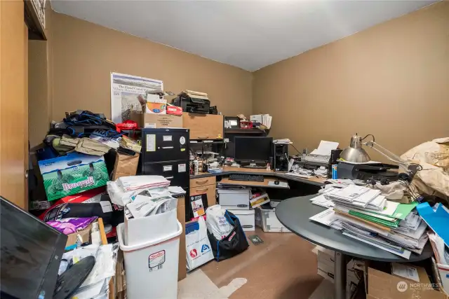 Bedroom #2 is currently being used as an office. Please excuse the packing/moving mess.