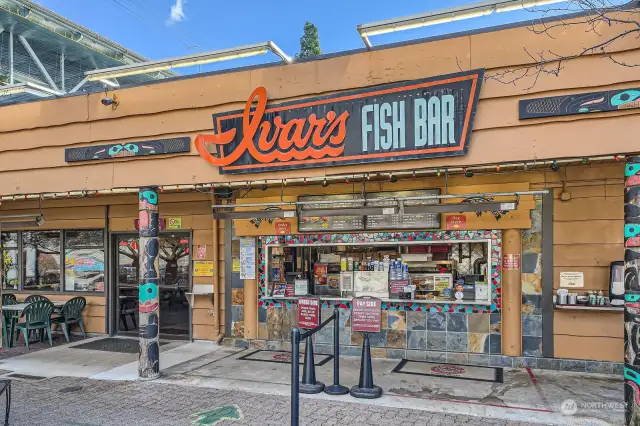 Need a fish fix, walk or bike to Ivars, dine in-out or on the waterfront decks and watch the water activity.