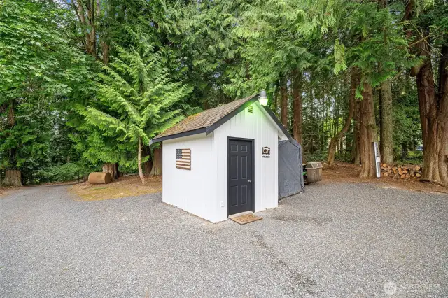 Versatile detached outbuilding—ideal for storage, a workshop, or creative studio space with easy access