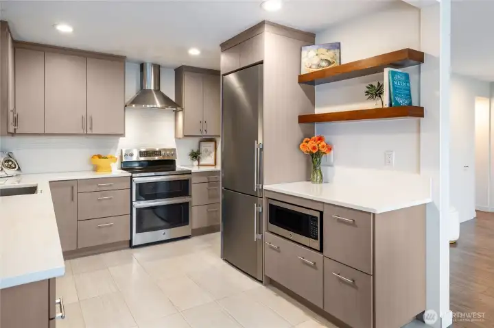 Updated Chef's Kitchen with Custom Cabinets