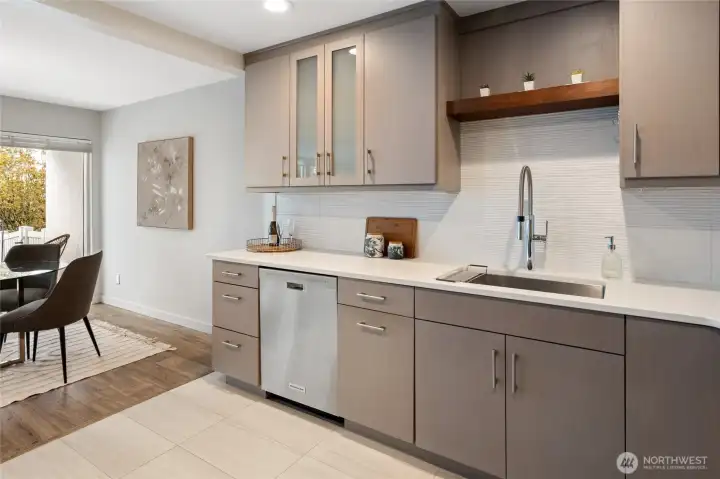 Updated Chef's Kitchen with Custom Cabinets