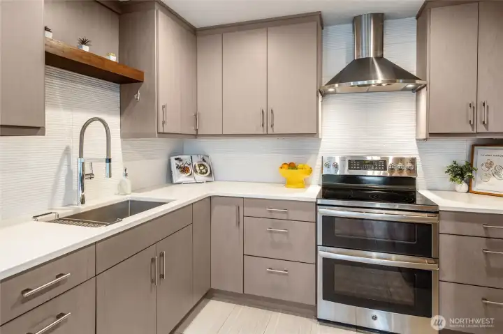 Updated Chef's Kitchen with Custom Cabinets