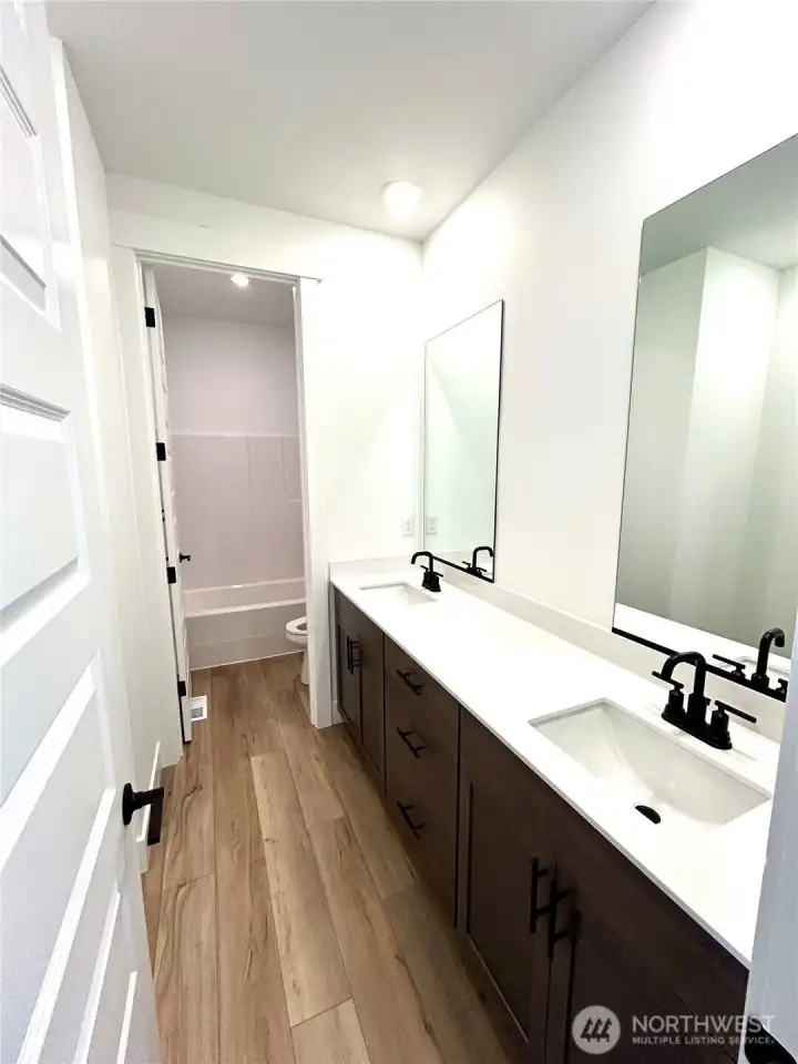 Hall bath with 2 sink