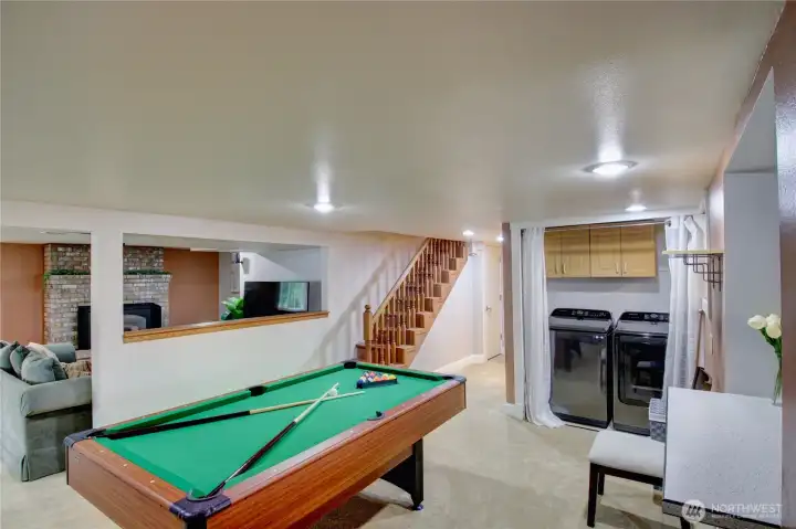Lower level bonus room with washer/dryer.