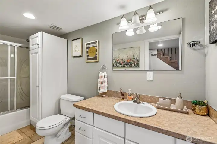 Lower level full bathroom.