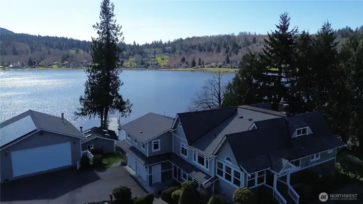 Home has solar panels on shop - offering significant energy savings. $0-low power bills.