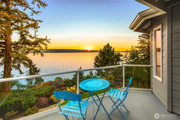 Private Deck — Ideal for Morning Coffee or Sunset Evenings