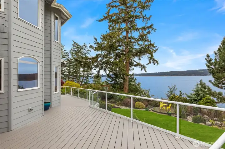 Wraparound Deck — Expansive Outdoor Living Space with Views