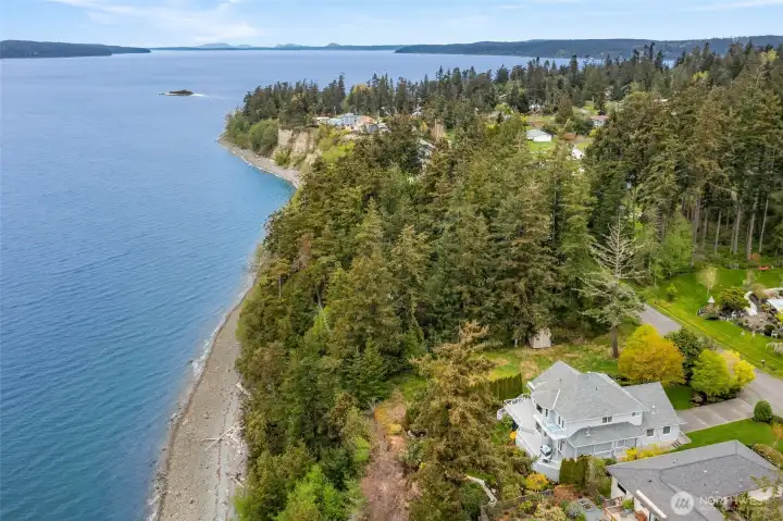 Sweeping Coastline Views — The Natural Beauty of Whidbey Island Living