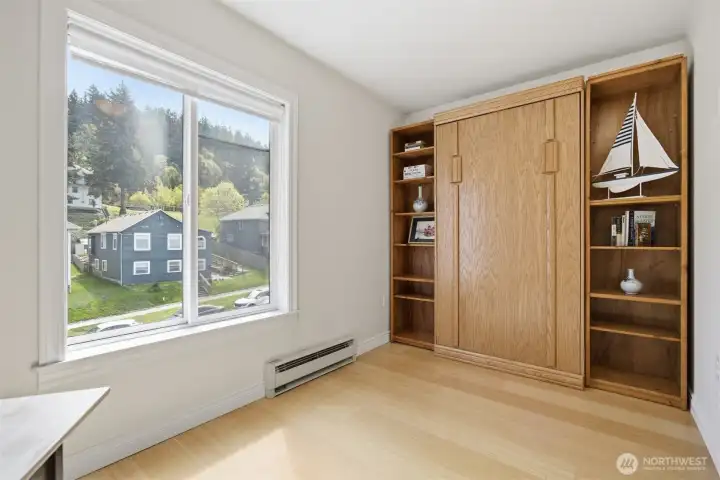 2nd bedroom could be an office