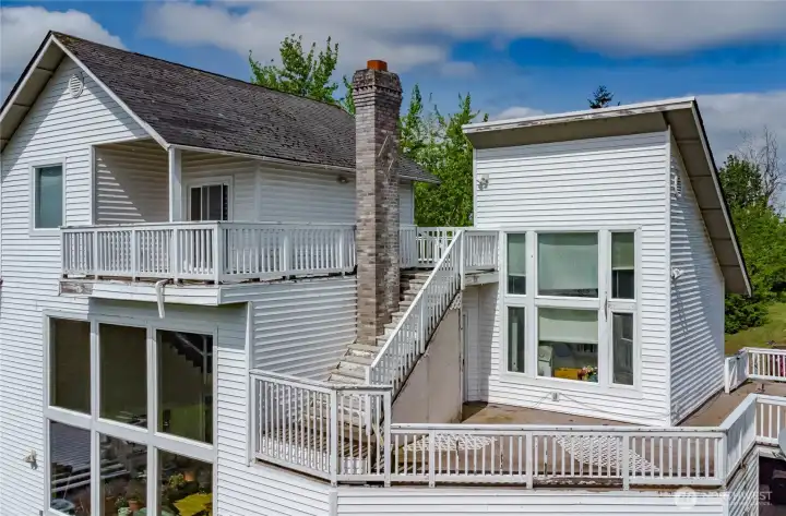 Multiple decks with convenient connected access.