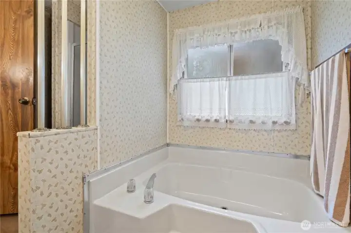 PRIMARY Bath: Large Soaking Tub!