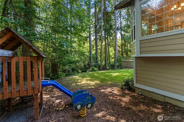Built-in fun from day one! The ready-to-enjoy playset is a fantastic feature of this massive yard, offering a safe, dedicated space for kids to explore, play, and burn off some energy right at home.