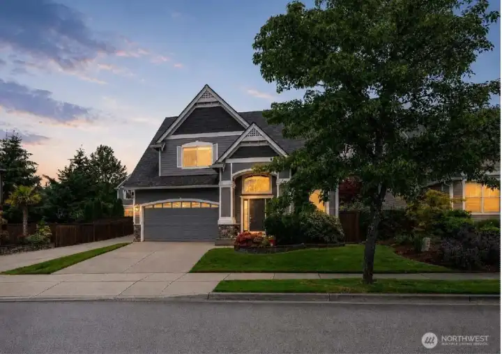 This is the one, functional floorplan, 3 car garage, wonderful neighborhood and turnkey!