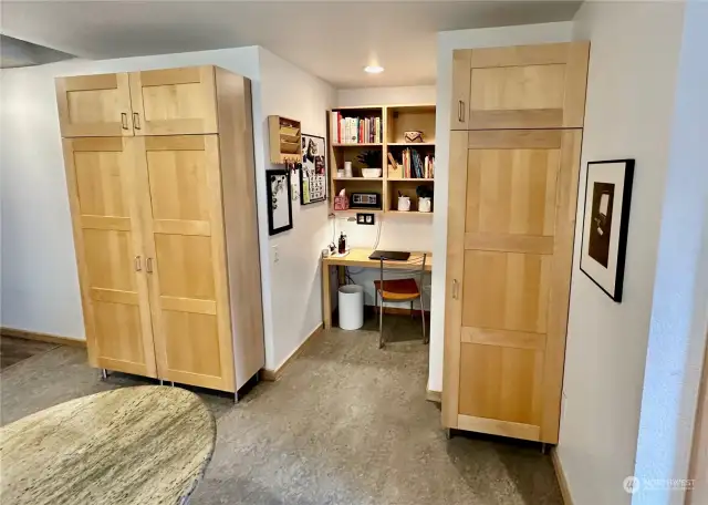 Desk area off kitchen.