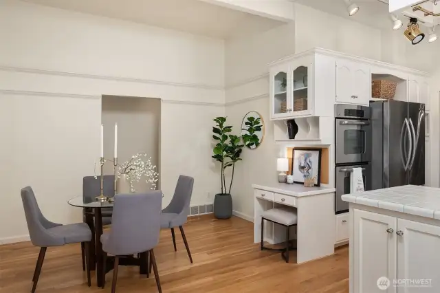 Vaulted ceilings and natural light.