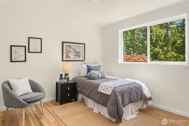 Bedrooms with hardwood floots too.