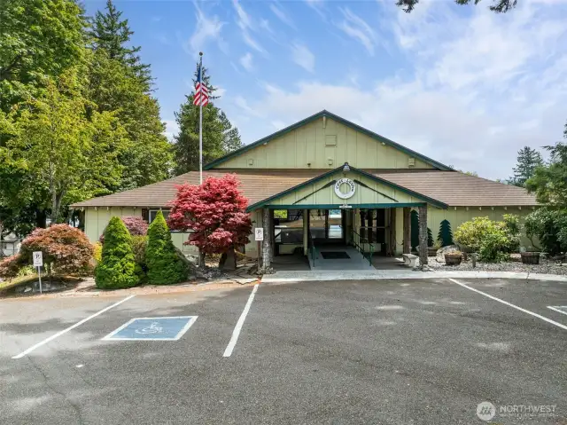 Included is access to the Lake Lawrence Community Club.