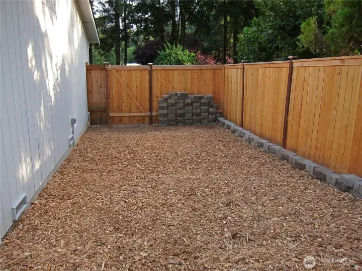 Another view of the fenced side yard.
