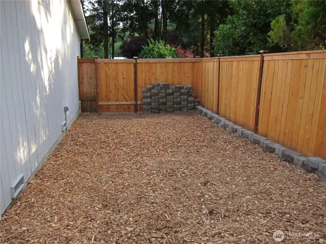 Another view of the fenced side yard.