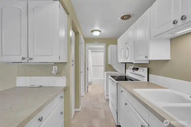 Kitchen with great storage