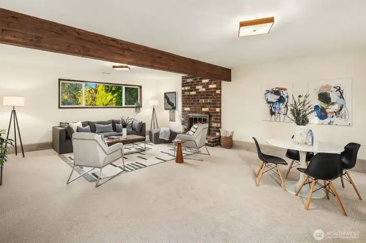 New carpet, high ceilings & so much space!