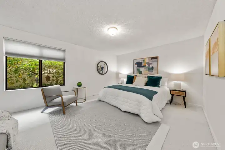Very spacious primary bedroom