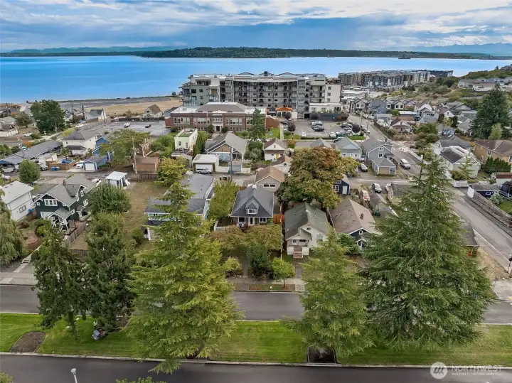 Enjoy the ultimate convenience with easy walking access to everything Point Ruston has to offer—shops, dining, parks, and waterfront views just steps from your door.