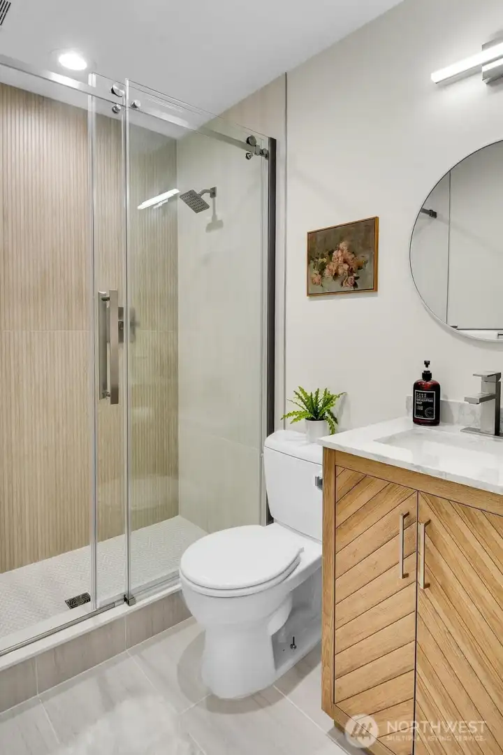 Unit 3 Bathroom 2/2 Primary