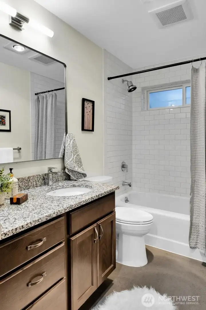 Unit 1 Bathroom 1/1