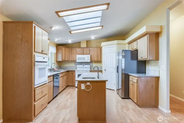 Nice little prep sink in the middle island!