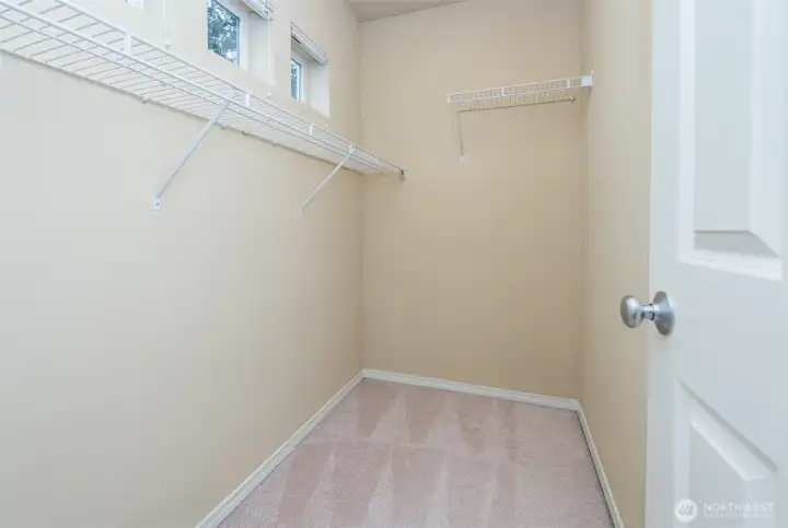 Guest walk-in closet