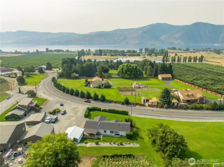 Walkable to Lake Chelan, Amos Rome & Casino