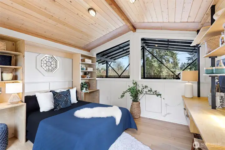 Studio space with murphy bed, great for guest space or WFH office