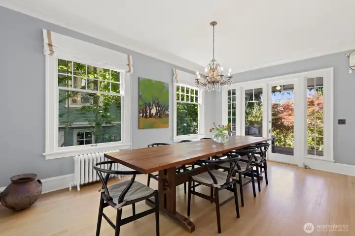 Original blond hardwood floors flow seamlessly to all five decks. Original blond hardwood floors flow seamlessly to all five decks.