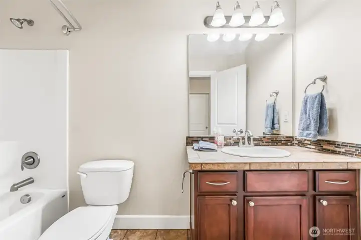 Main hall bath upstairs