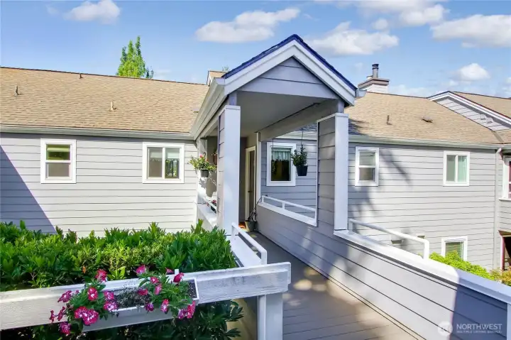 Level front entry to charming 1 bedroom home with a view. Level front entry to charming 1 bedroom home with a view.