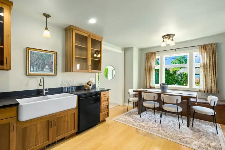 Dining table with seating for 8+ so everyone can gather in the Kitchen Dining table with seating for 8+ so everyone can gather in the Kitchen