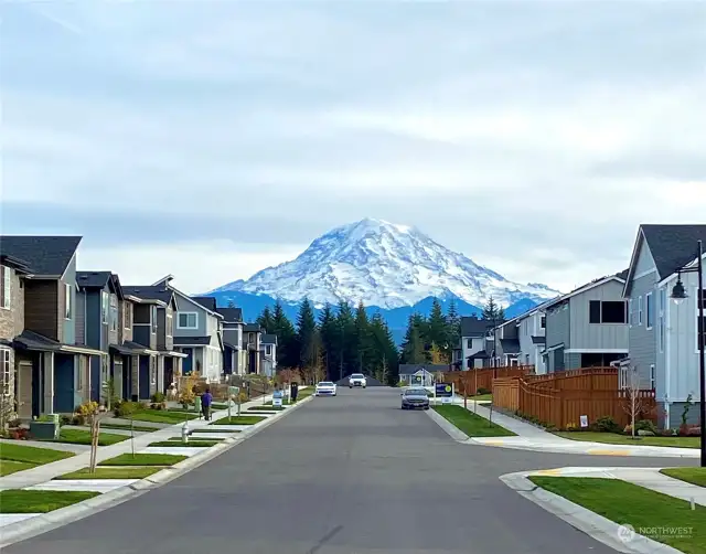 Imagine driving into a neighborhood with this as your back drop on a clear day