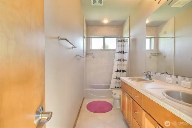 2nd floor full bath