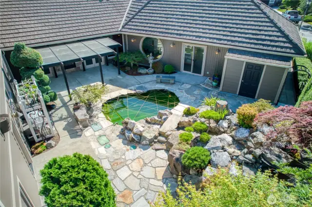 Central courtyard   for indoor/outdoor living