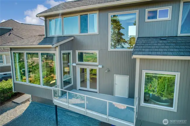 Large deck overlooking Orting valley and Port of Tacoma
