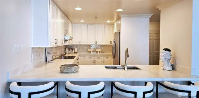 Kitchen with large Quartz countertops to fit 4 big stools