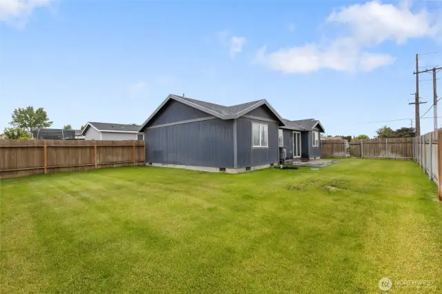 Fully-fenced back yard