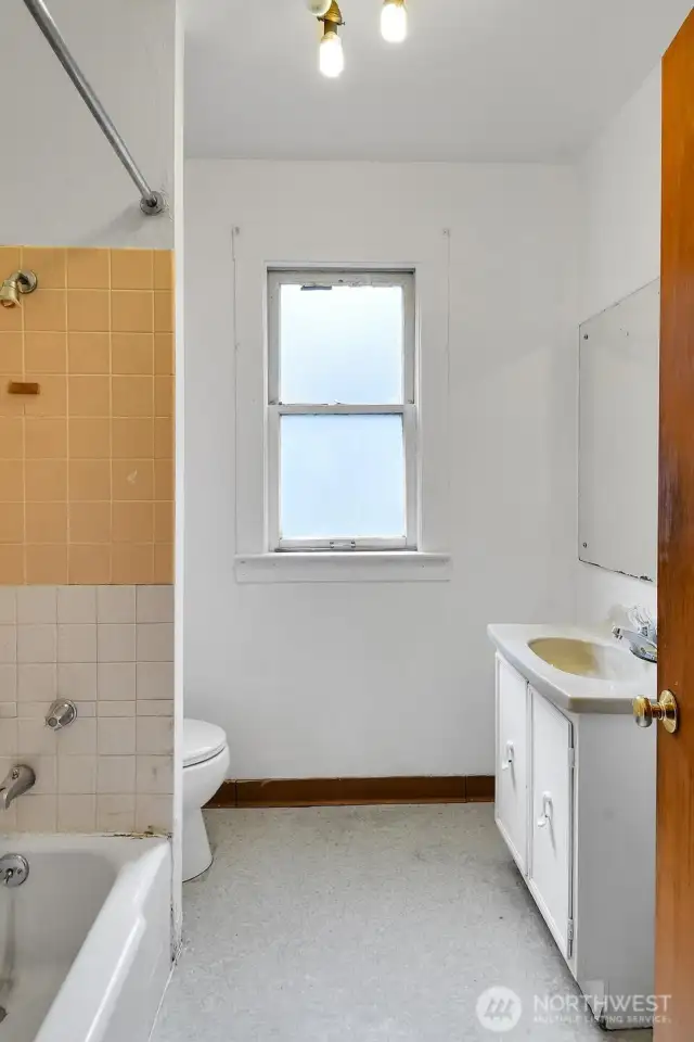 The main floor bathroom.