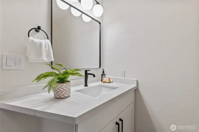 Lower level 3/4 bath.
