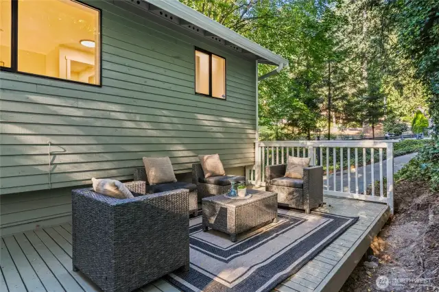 Lovely, private back deck provides lots of shade from the hot sun!