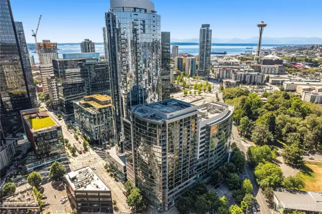 Enso has an Amazing South Lake Union location close to Denny Park, SLU Farmers Market, Lake Union, Space Needled and across from Whole Foods.